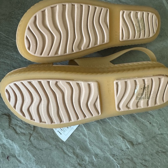 NWT Reef Water Vista - Picture 2 of 3